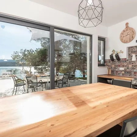 Spacious 4br Seafront With A Private Beach