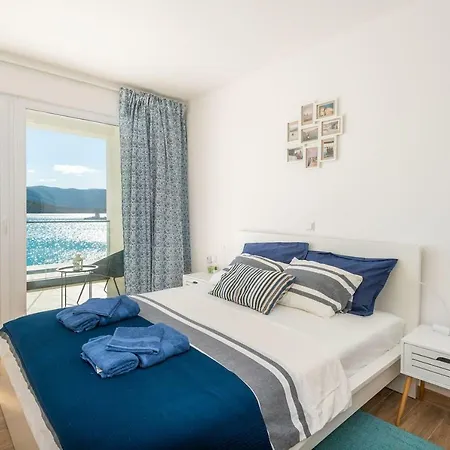 Spacious 4br Seafront With A Private Beach וילה *