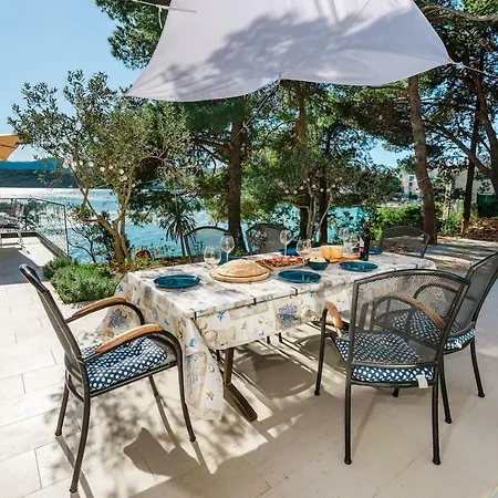 וילה Spacious 4br Seafront With A Private Beach *