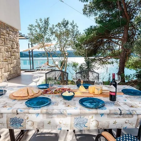 Spacious 4br Seafront With A Private Beach
