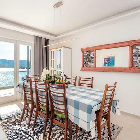 Spacious 4br Seafront With A Private Beach * Klek