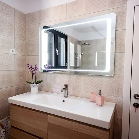 Villa Spacious 4br Seafront With A Private Beach *