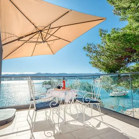 Spacious 4br Seafront With A Private Beach Klek