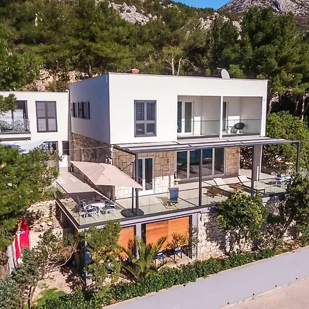 Spacious 4br Seafront With A Private Beach Klek
