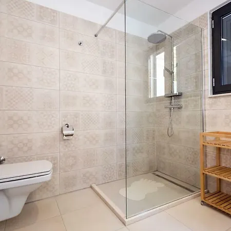 Spacious 4br Seafront With A Private Beach