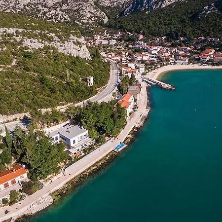 Spacious 4br Seafront With A Private Beach